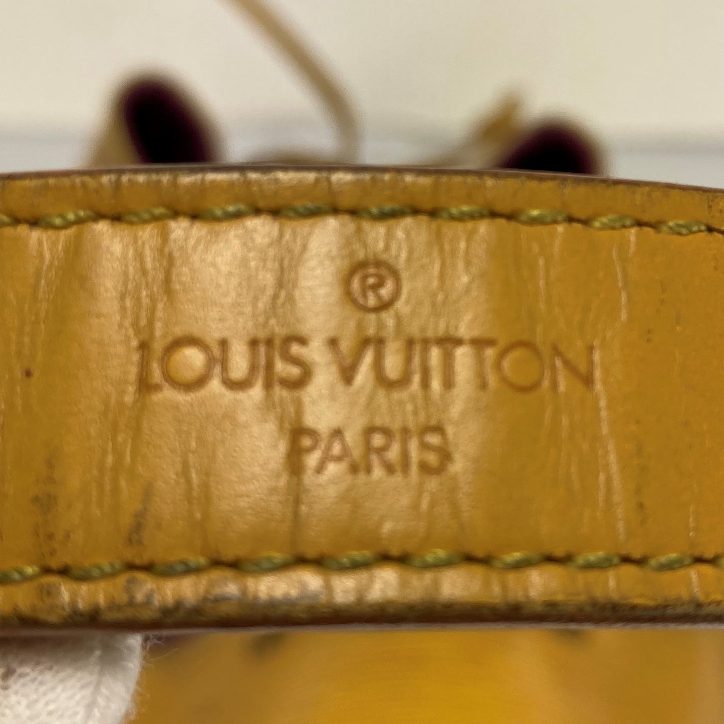 100 % Authentic Louis Vuitton epi Petit Noe M44109 (USED) 182-22