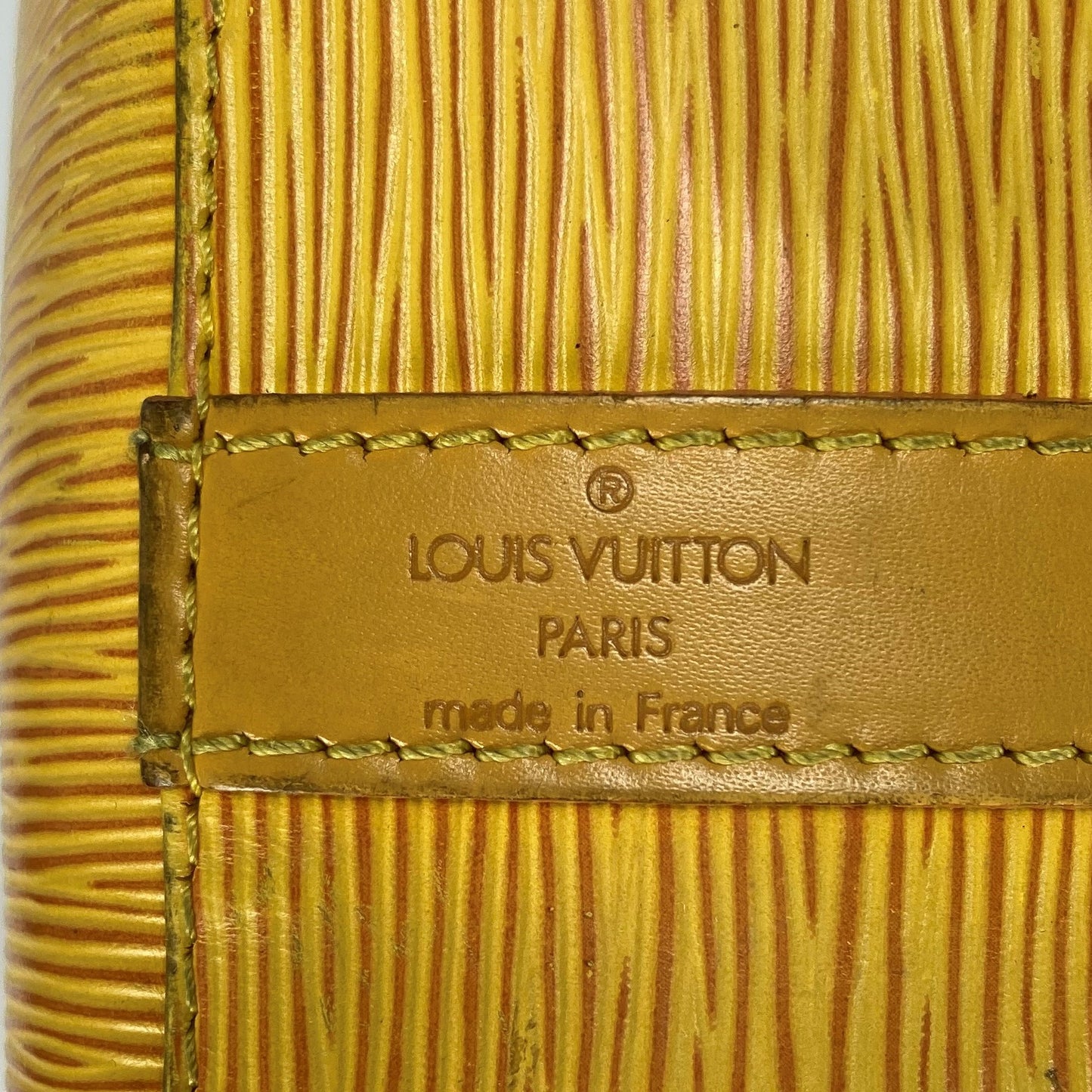 100 % Authentic Louis Vuitton epi Petit Noe M44109 (USED) 182-22