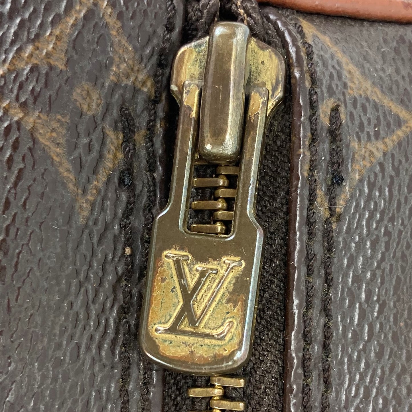 100 % Authentic Louis Vuitton Papillon26 M51366 (USED) 316-33