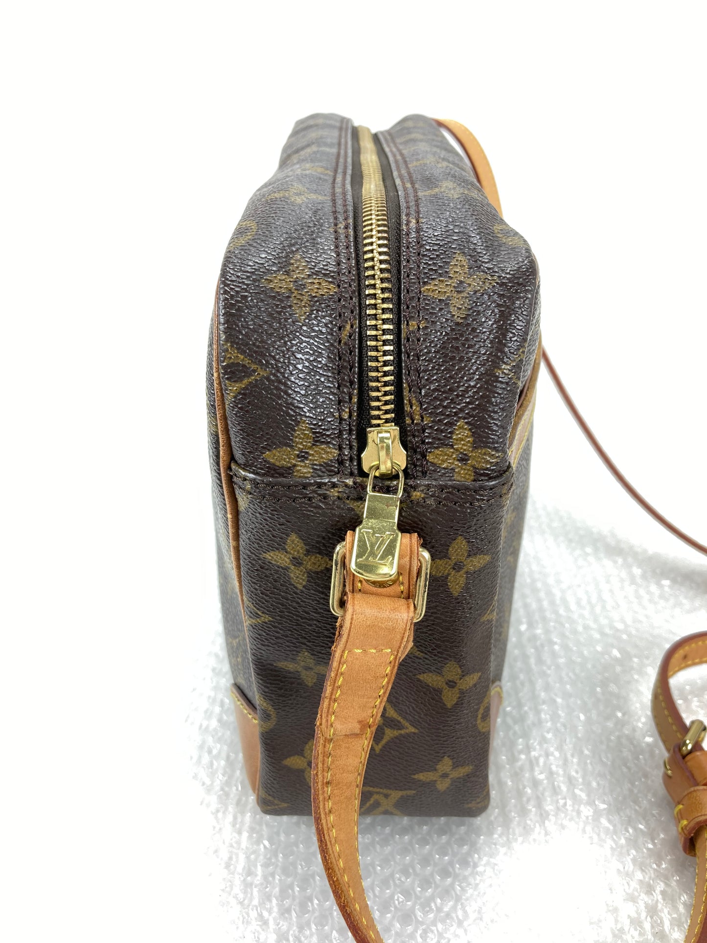 100 % Authentic Louis Vuitton Trocadero 27  M51274 (USED) 139-22