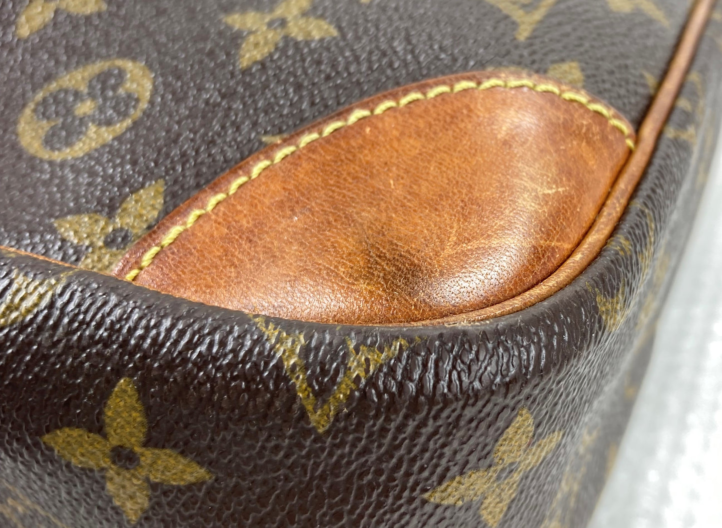 100 % Authentic Louis Vuitton Trocadero 27  M51274 (USED) 139-22