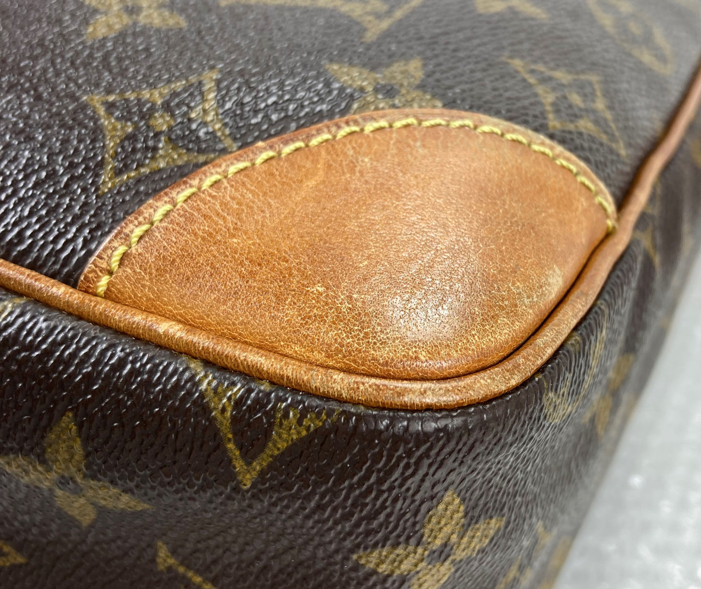 100 % Authentic Louis Vuitton Trocadero 27  M51274 (USED) 139-22