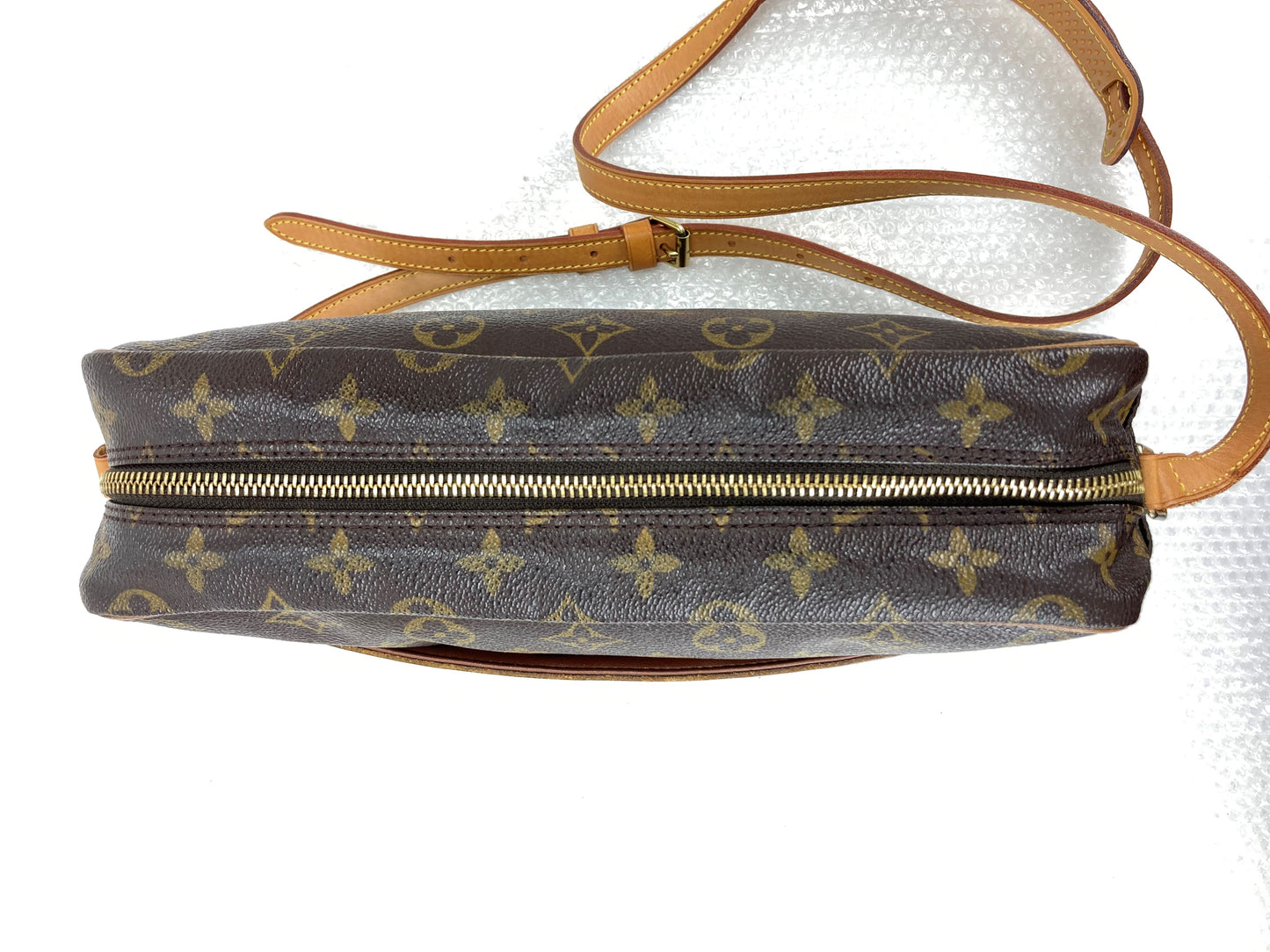 100 % Authentic Louis Vuitton Trocadero 27  M51274 (USED) 139-22