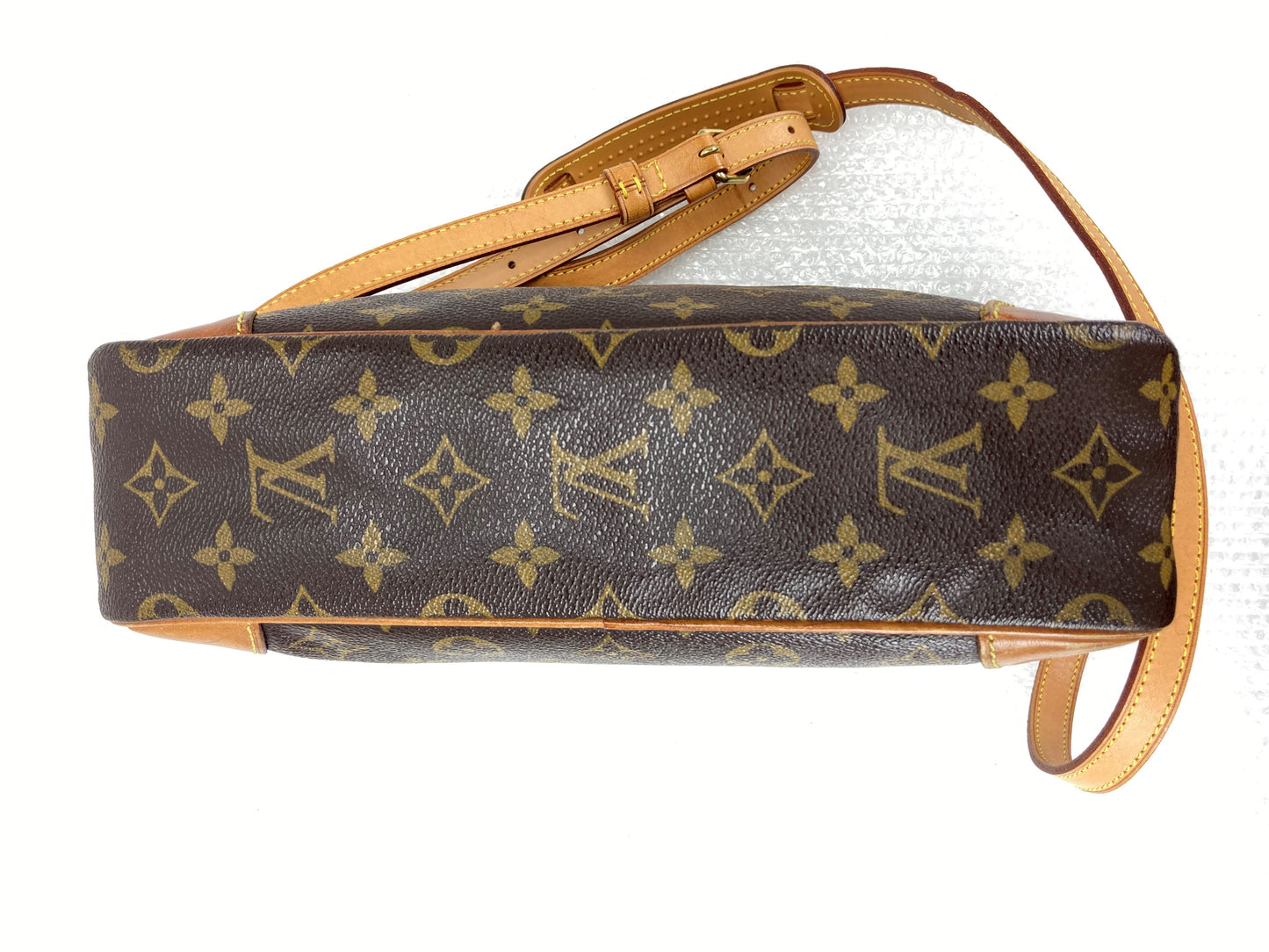 100 % Authentic Louis Vuitton Trocadero 27  M51274 (USED) 139-22