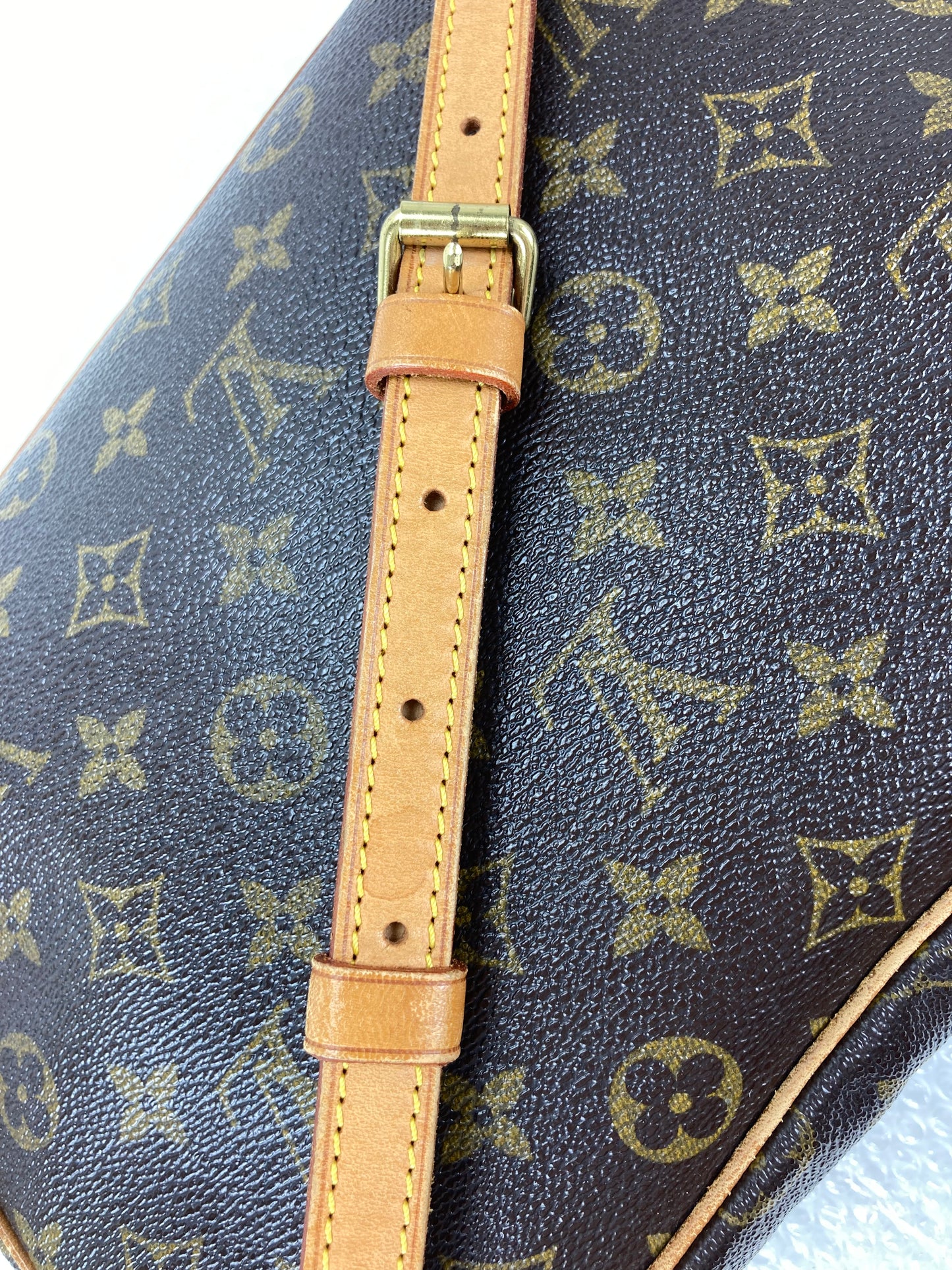 100 % Authentic Louis Vuitton Trocadero 27  M51274 (USED) 139-22