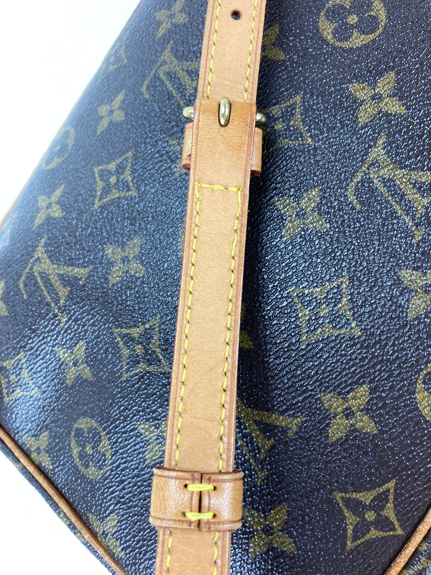 100 % Authentic Louis Vuitton Trocadero 27  M51274 (USED) 139-22