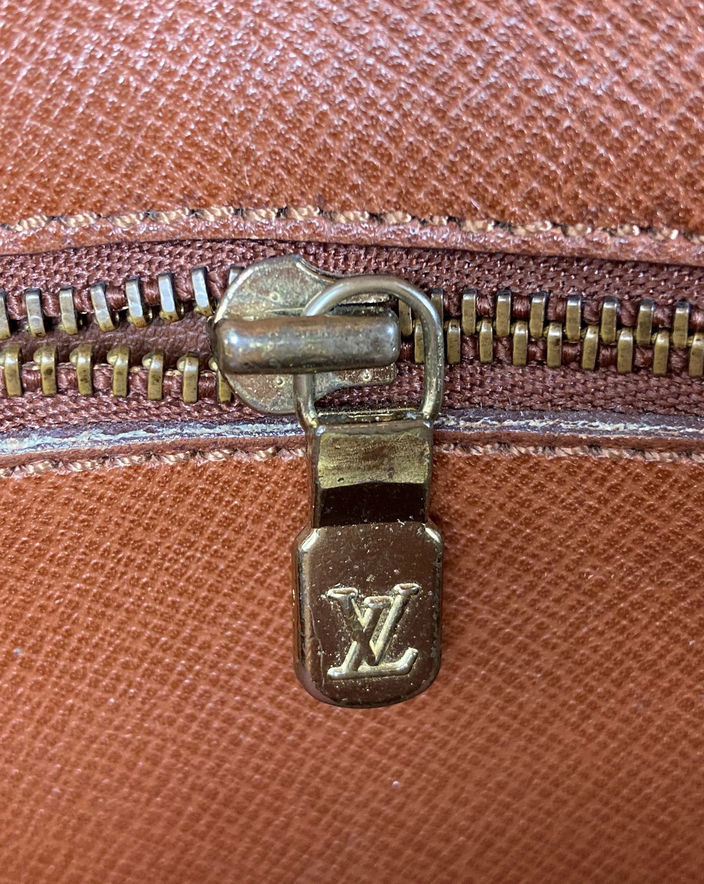 100 % Authentic Louis Vuitton Trocadero 27  M51274 (USED) 139-22