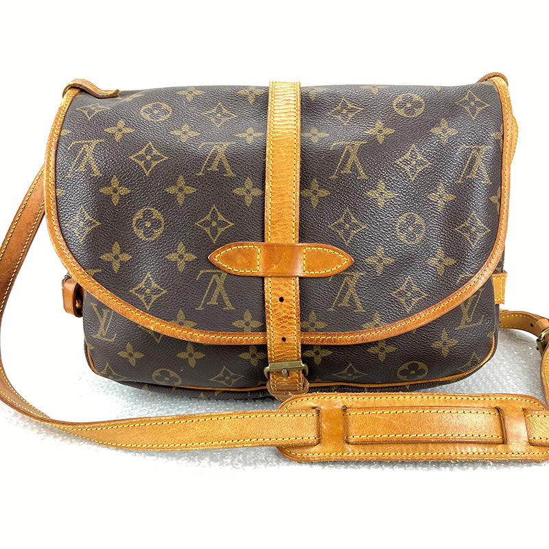 100 % Authentic Louis Vuitton Saumur 30 M42256 (used)432-55