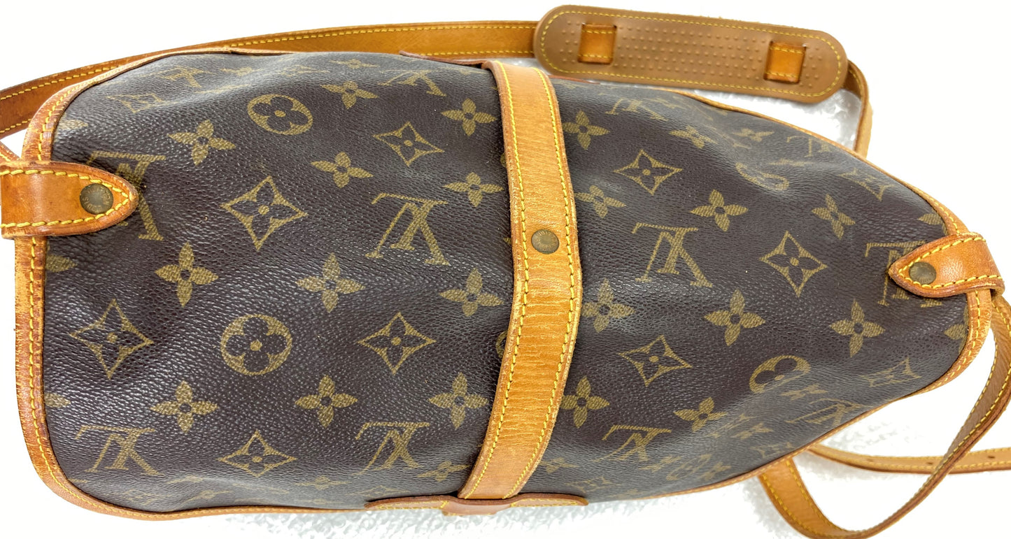 100 % Authentic Louis Vuitton Saumur 30 M42256 (used)432-55