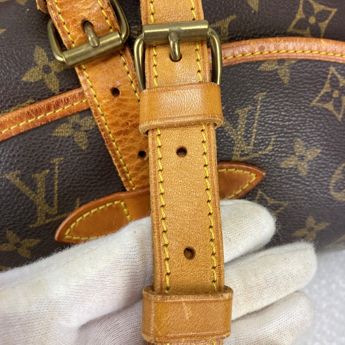 100 % Authentic Louis Vuitton Saumur 30 M42256 (used)432-55