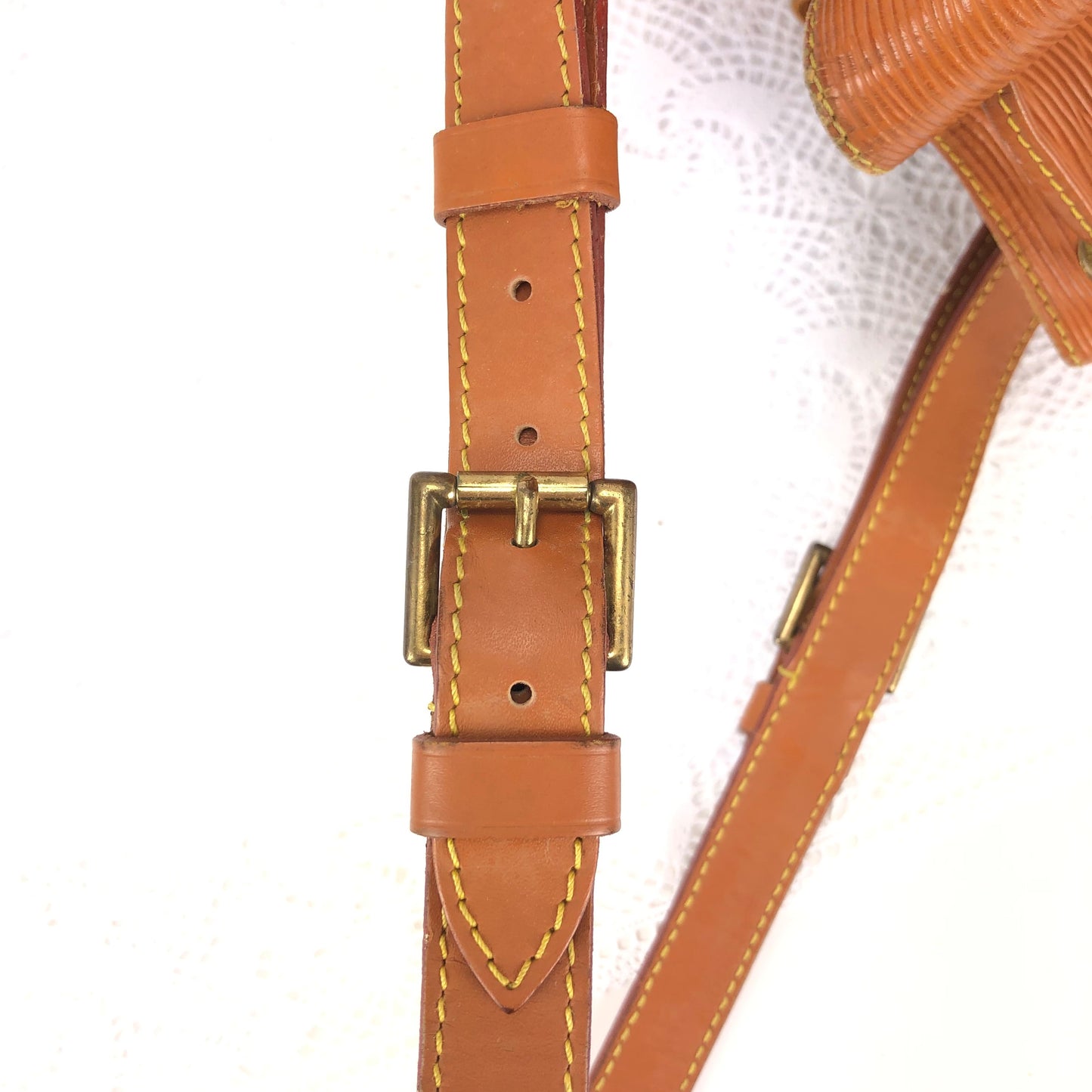 100 % Authentic Louis Vuitton epi Petit Noe  M44103 (USED) 217-33