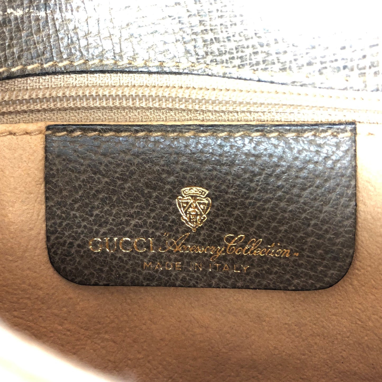 100 % Authentic Gucci GGpattern Sherry PVCshoulder bag (used) 428-55