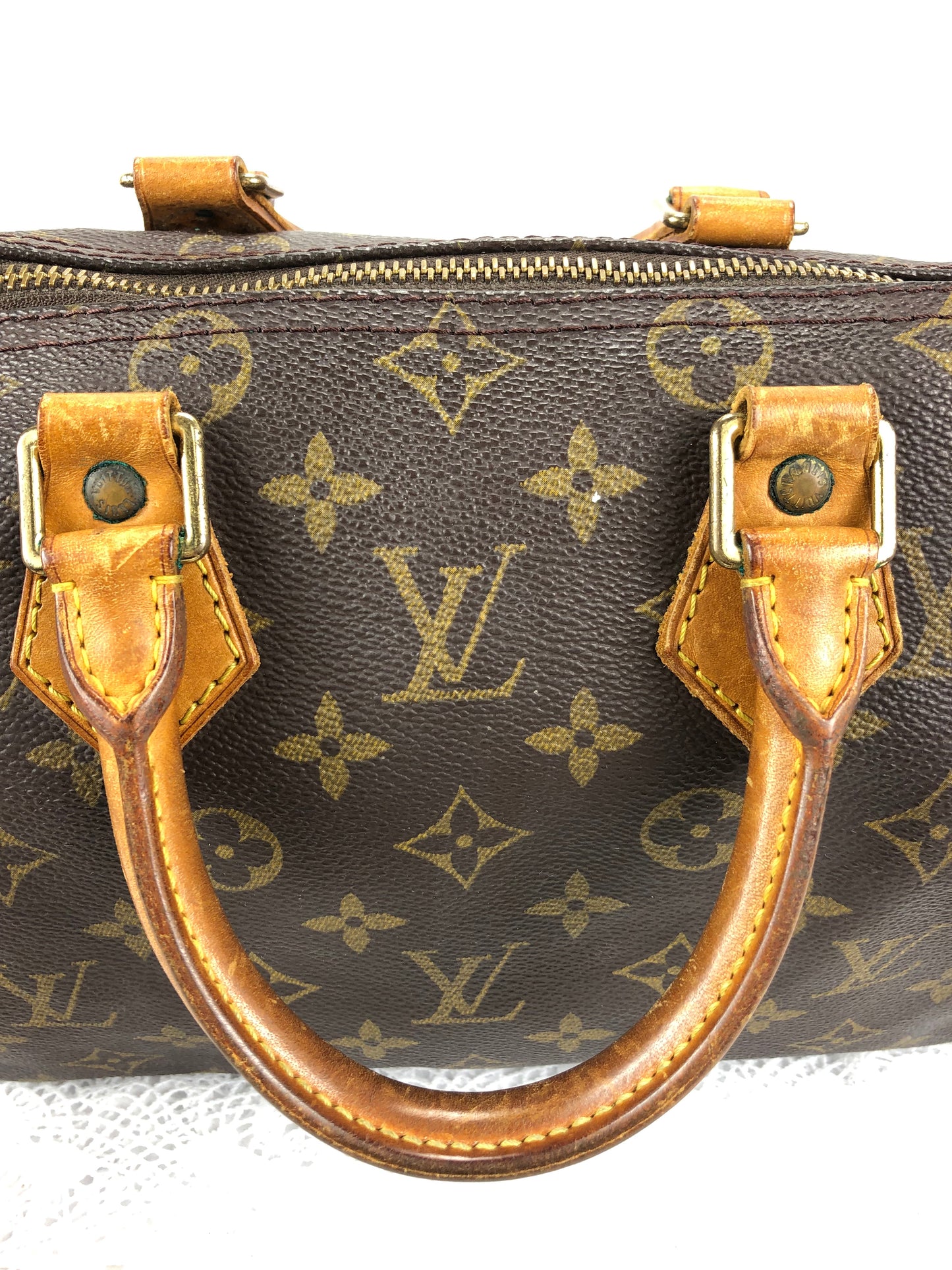 100 % Authentic Louis Vuitton Speedy25 M41528 (USED) 220-33