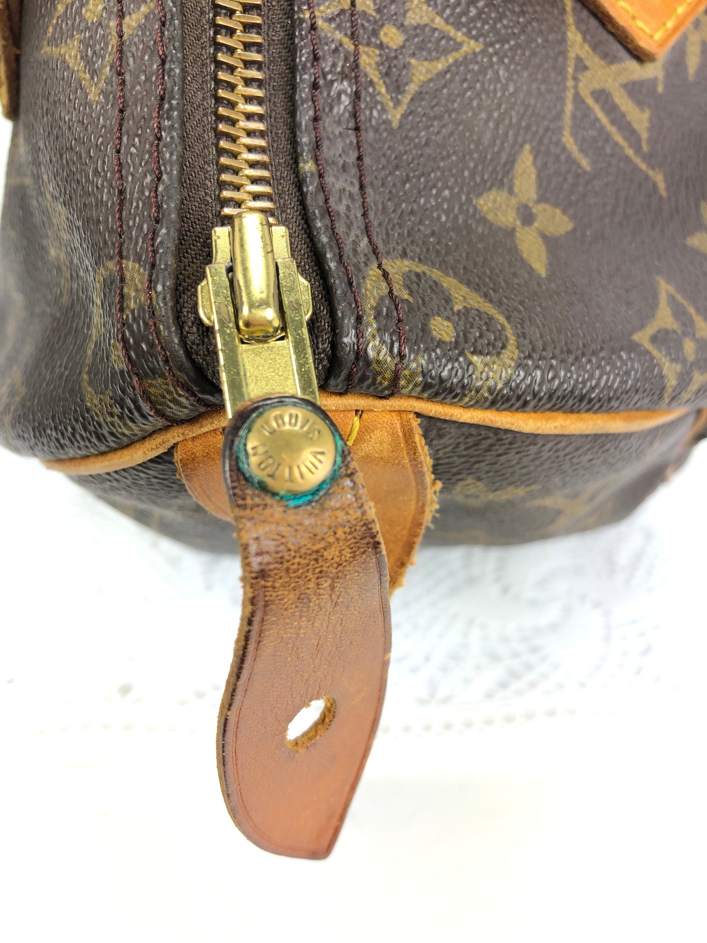 100 % Authentic Louis Vuitton Speedy25 M41528 (USED) 220-33