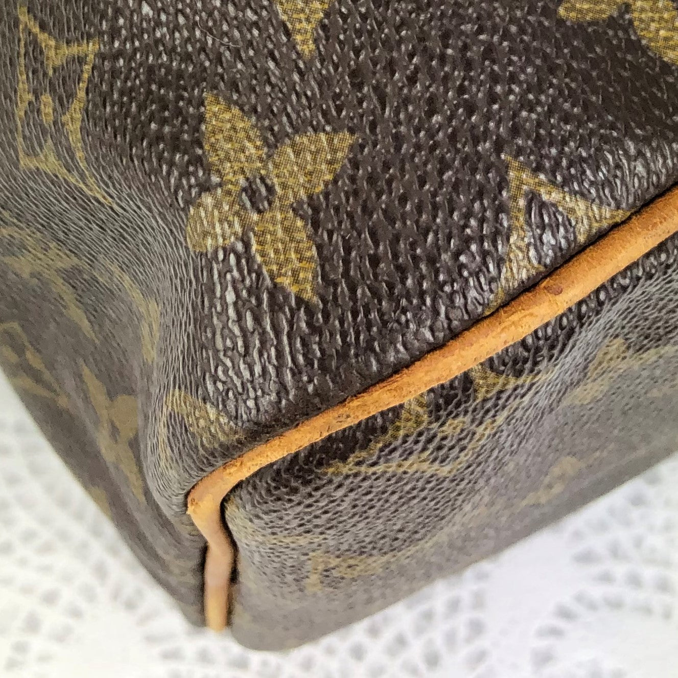 100 % Authentic Louis Vuitton Speedy30 M41526 (USED) 362-44