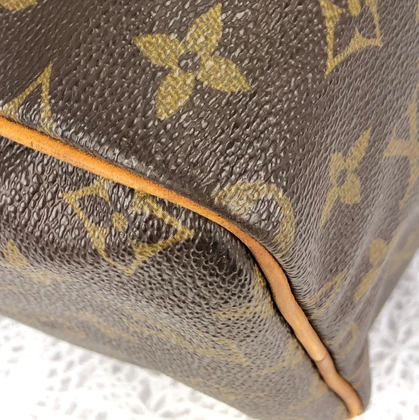 100 % Authentic Louis Vuitton Speedy30 M41526 (USED) 362-44