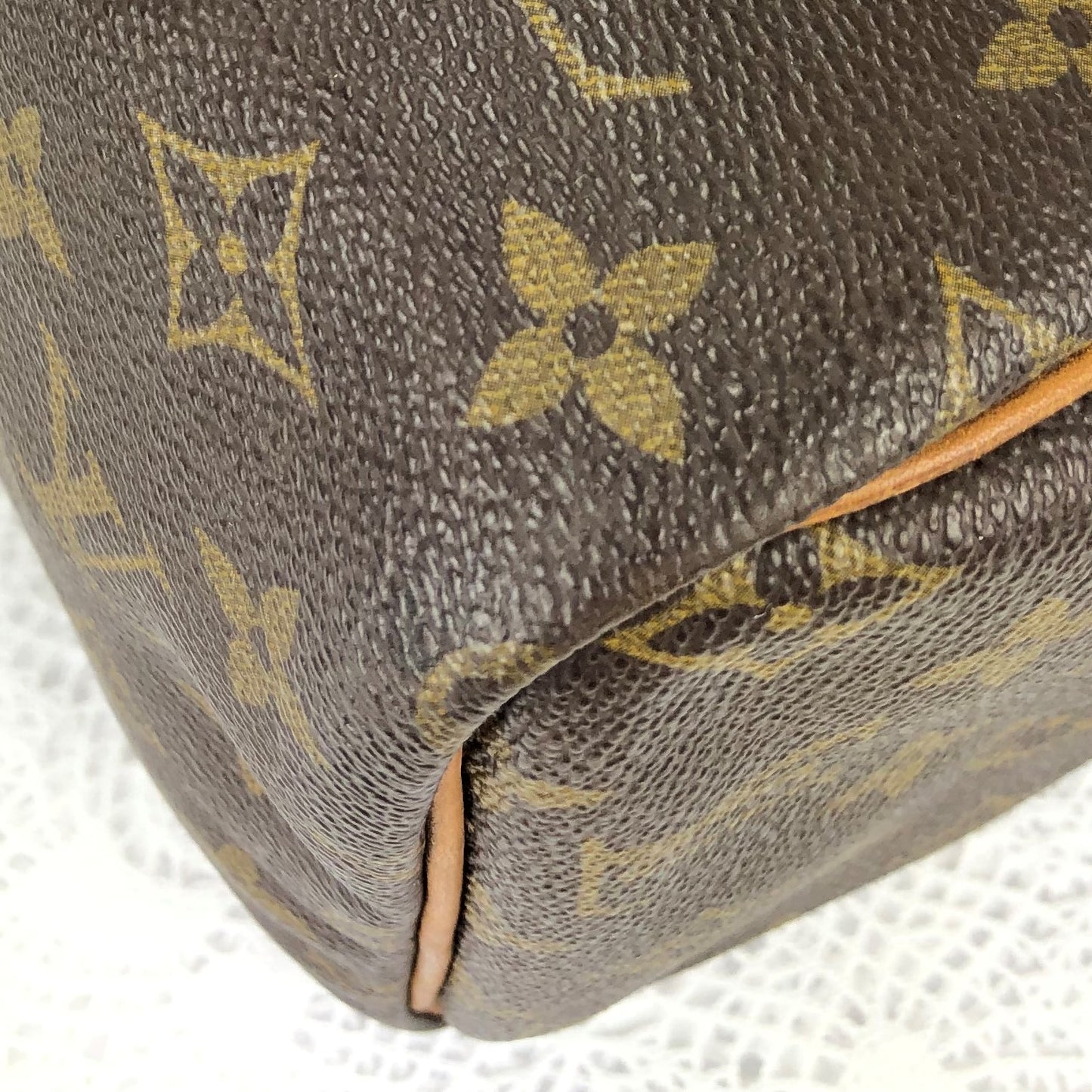 100 % Authentic Louis Vuitton Speedy30 M41526 (USED) 362-44