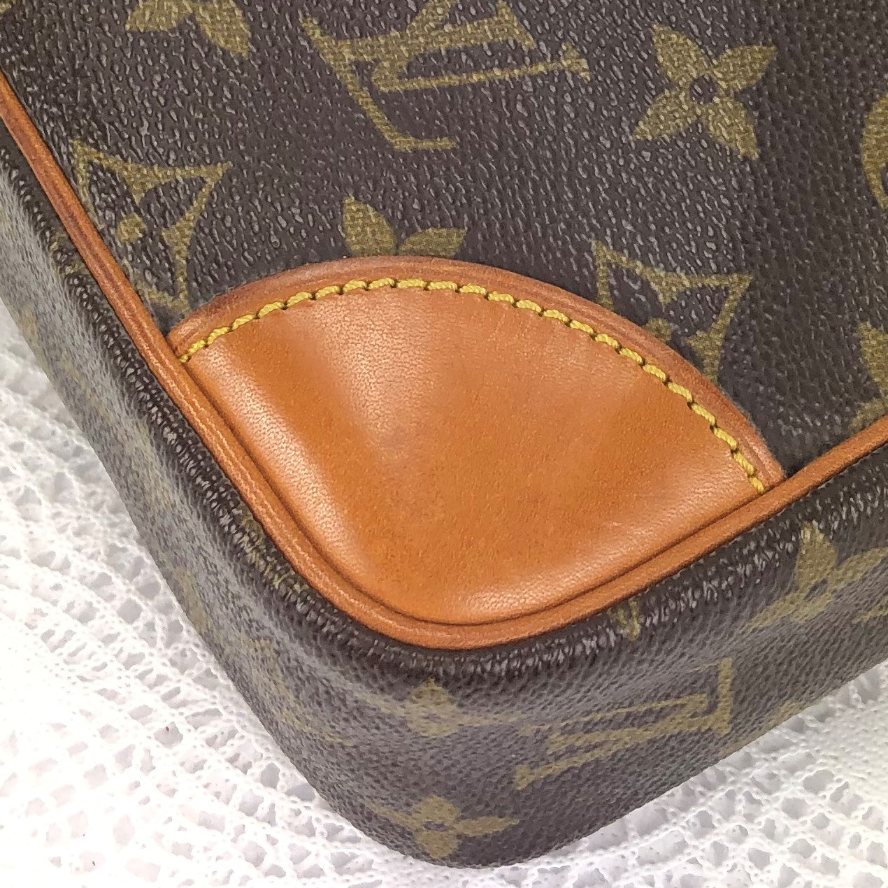 100 % Authentic Louis Vuitton  Pochette Compiegne28 M51845 (USED) 322-33