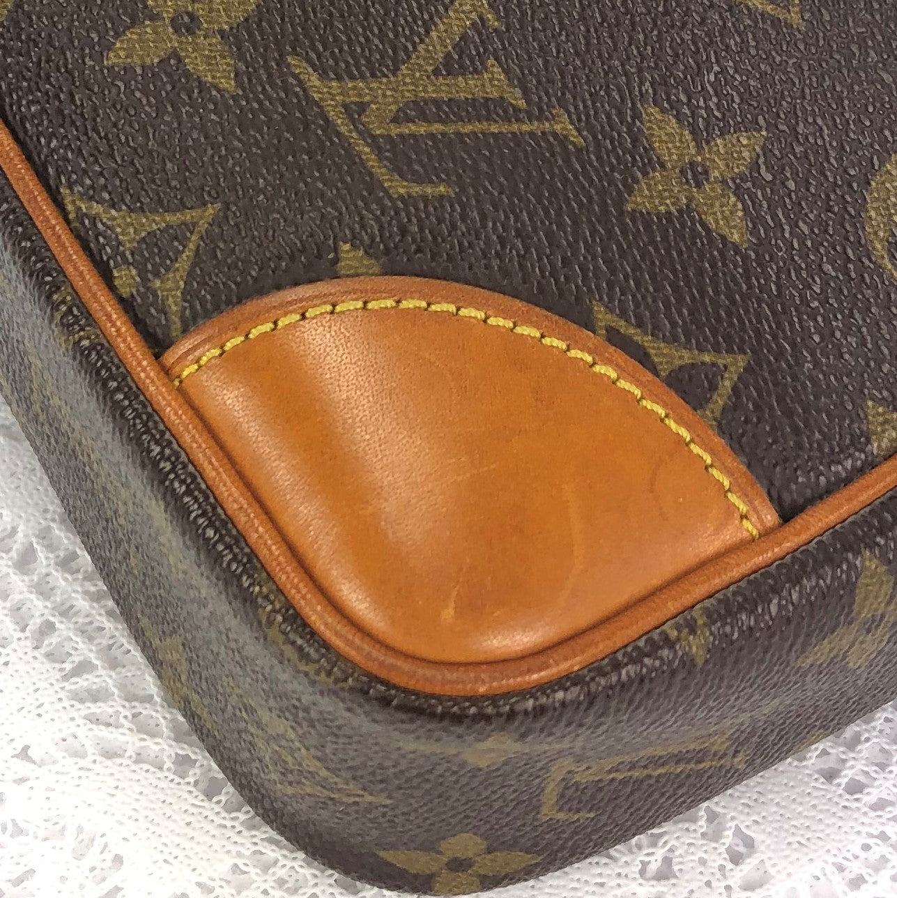 100 % Authentic Louis Vuitton  Pochette Compiegne28 M51845 (USED) 322-33