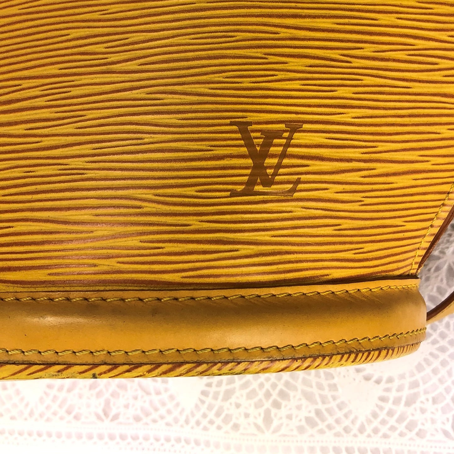 100 % Authentic Louis Vuitton EPI Saint-Jacques M52269 (USED) 228-33