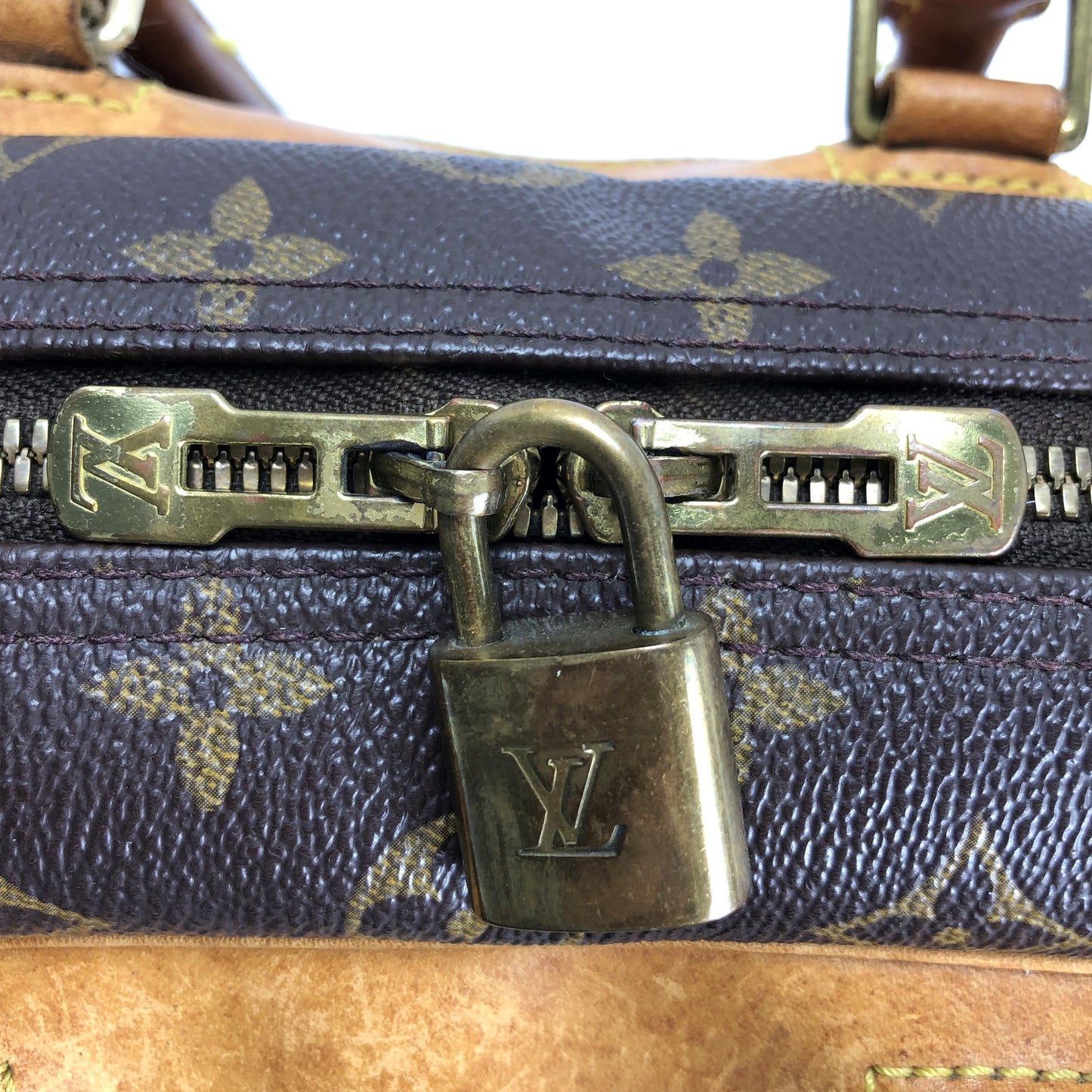 100 % Authentic Louis Vuitton Deauville M47270 (USED) 199-22