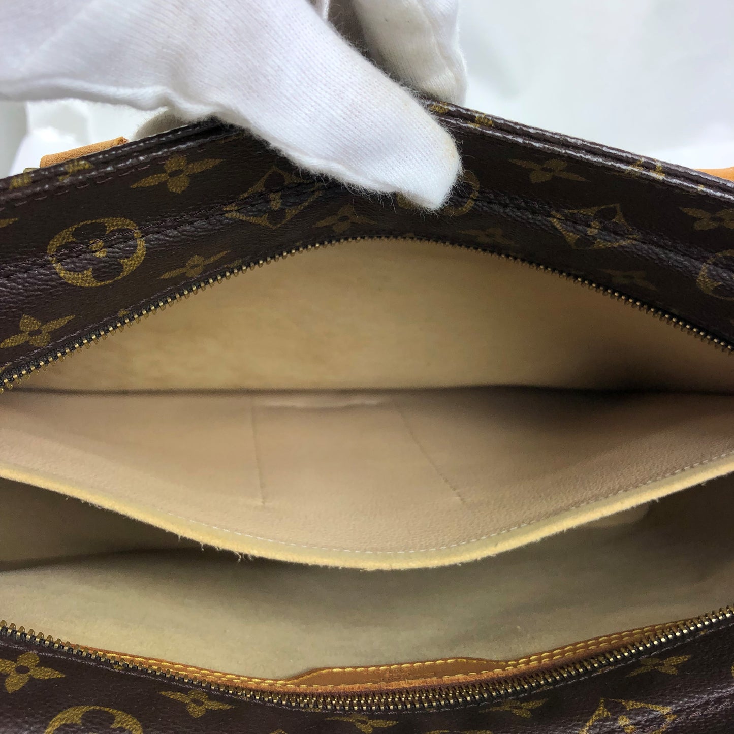 100 % Authentic Louis Vuitton Luco M51155 (USED) 337-44