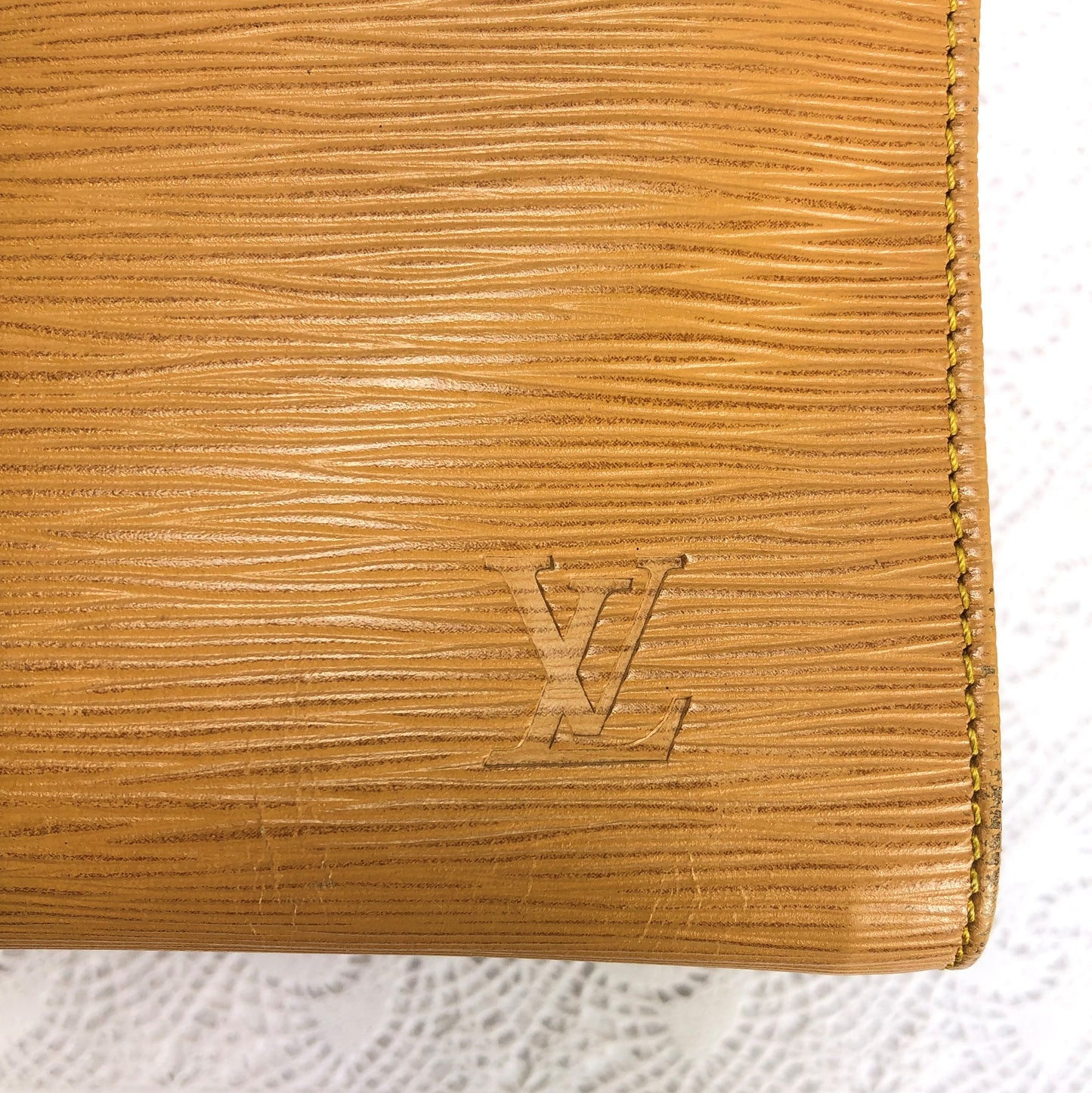 100 % Authentic Louis Vuitton  Epi Speedy25 M43019 (USED) 499-77