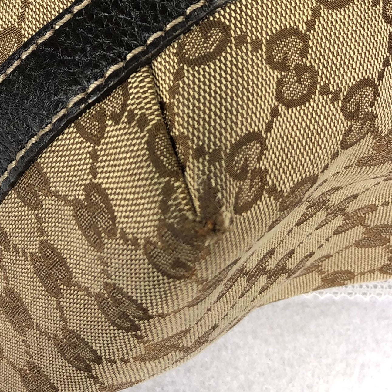 100 % Authentic Gucci GG Canvas Tote Bag (USED) 506-77