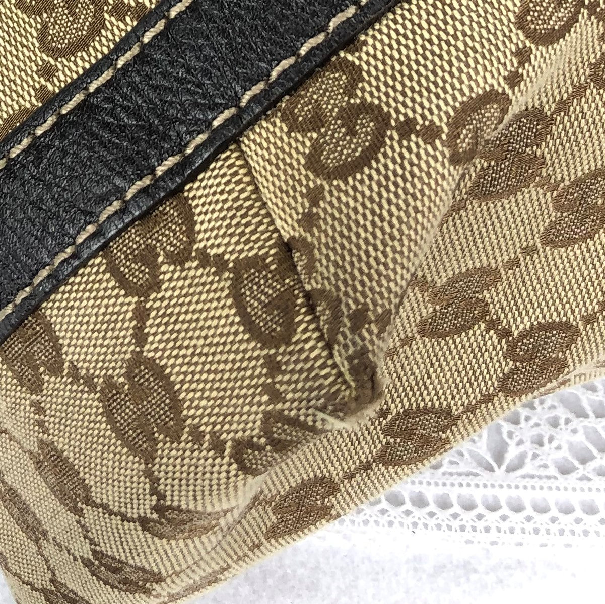 100 % Authentic Gucci GG Canvas Tote Bag (USED) 506-77