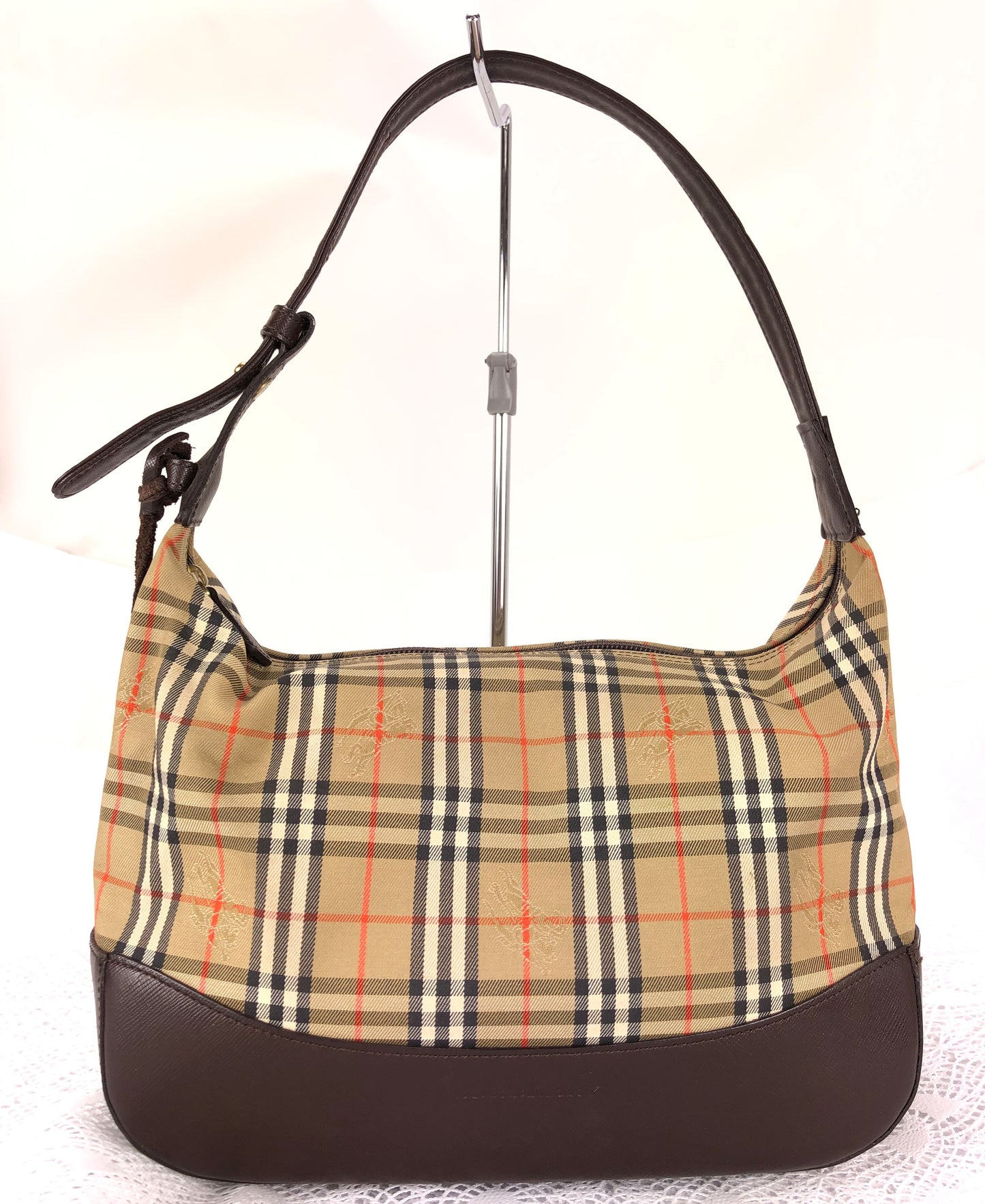 100 % Authentic Burberry Nova Check Canvas one shoulder bag(USED) 517-77