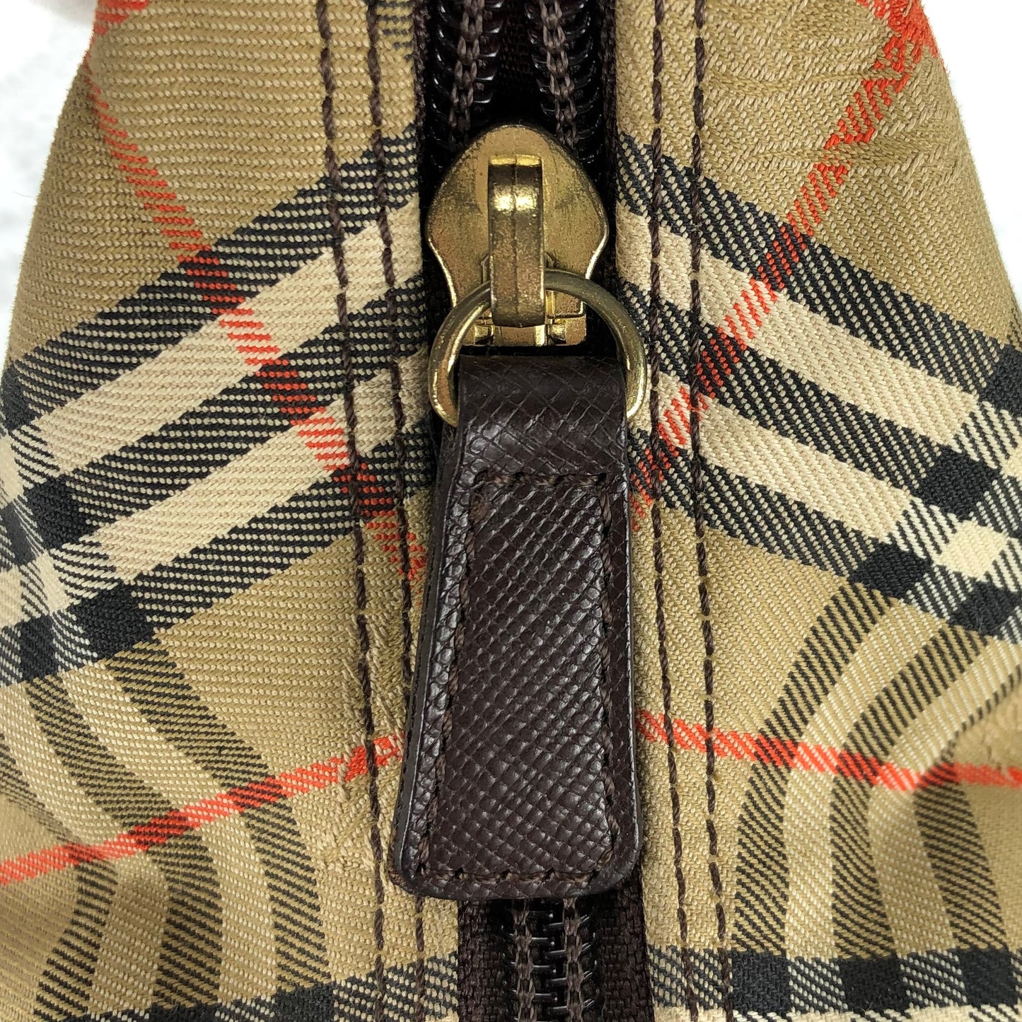 100 % Authentic Burberry Nova Check Canvas one shoulder bag(USED) 517-77