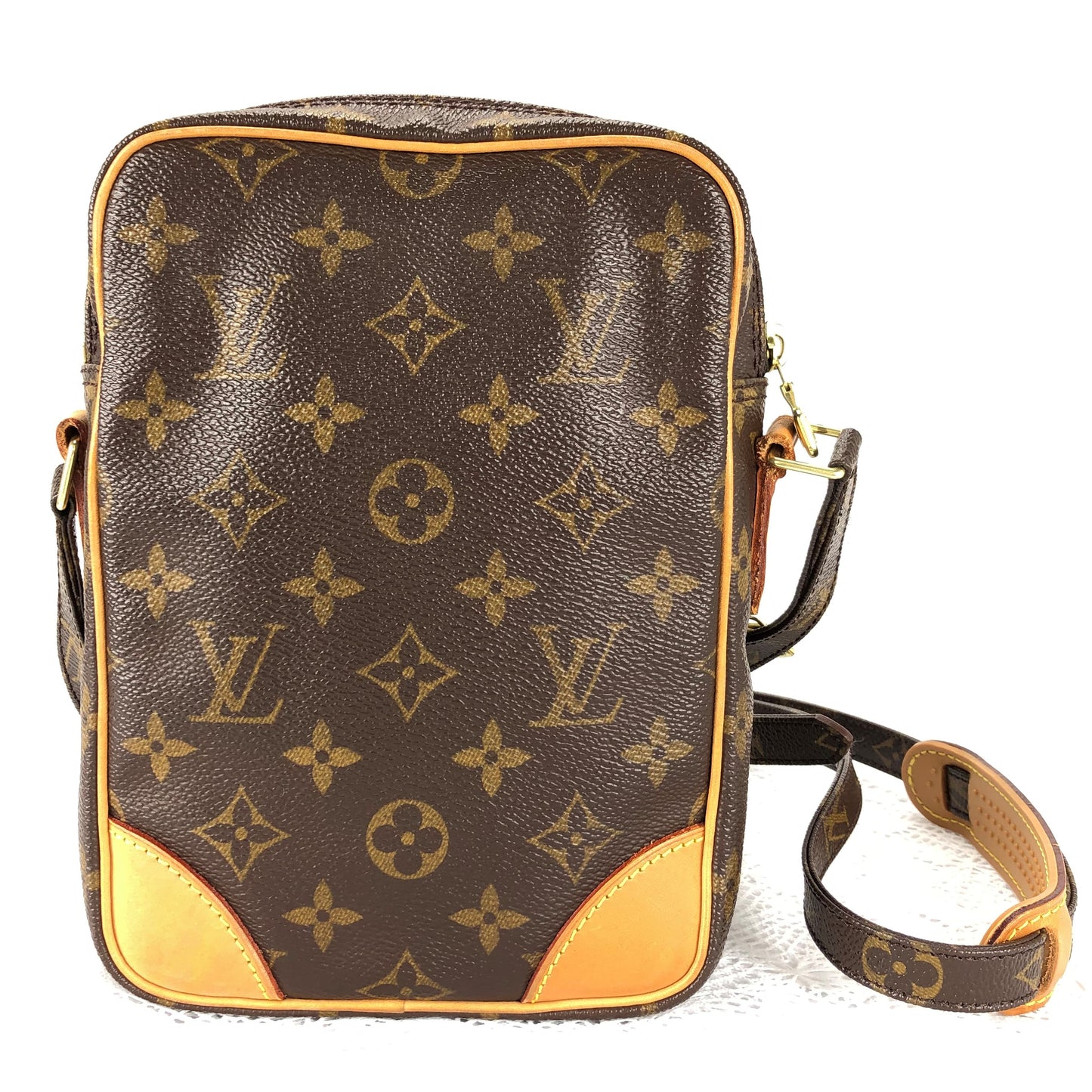 100 % Authentic Louis Vuitton  Shoulder Bag Cross Body Amazone M45236 511-77(used)