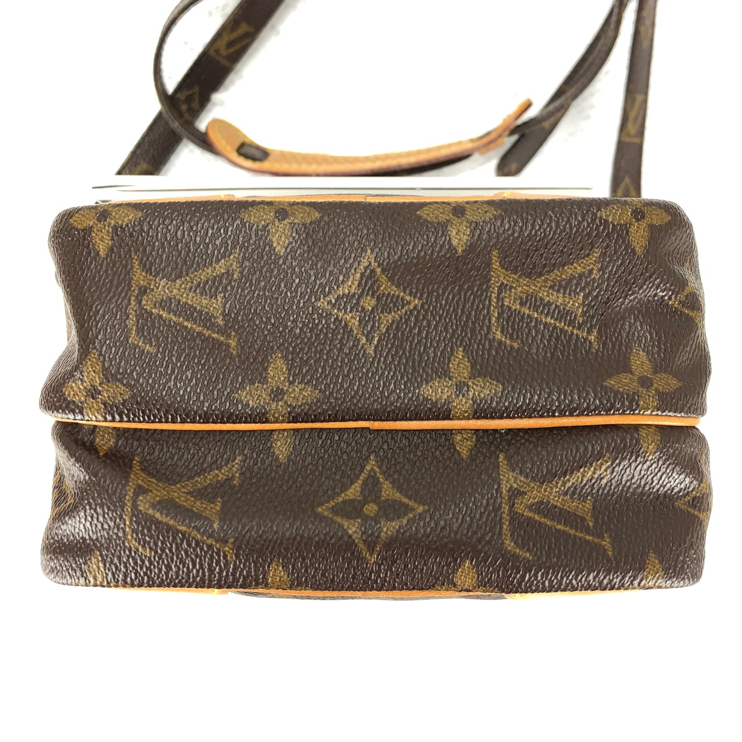 100 % Authentic Louis Vuitton  Shoulder Bag Cross Body Amazone M45236 511-77(used)