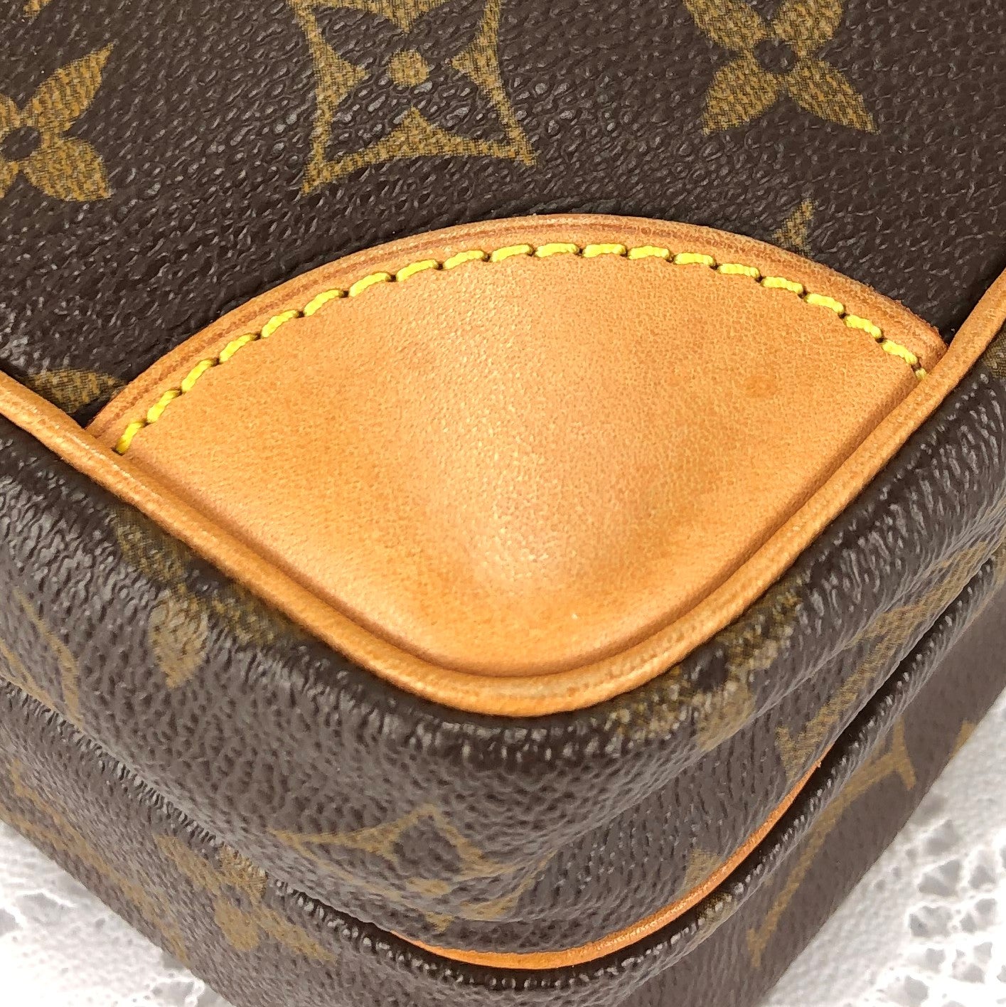 100 % Authentic Louis Vuitton  Shoulder Bag Cross Body Amazone M45236 511-77(used)