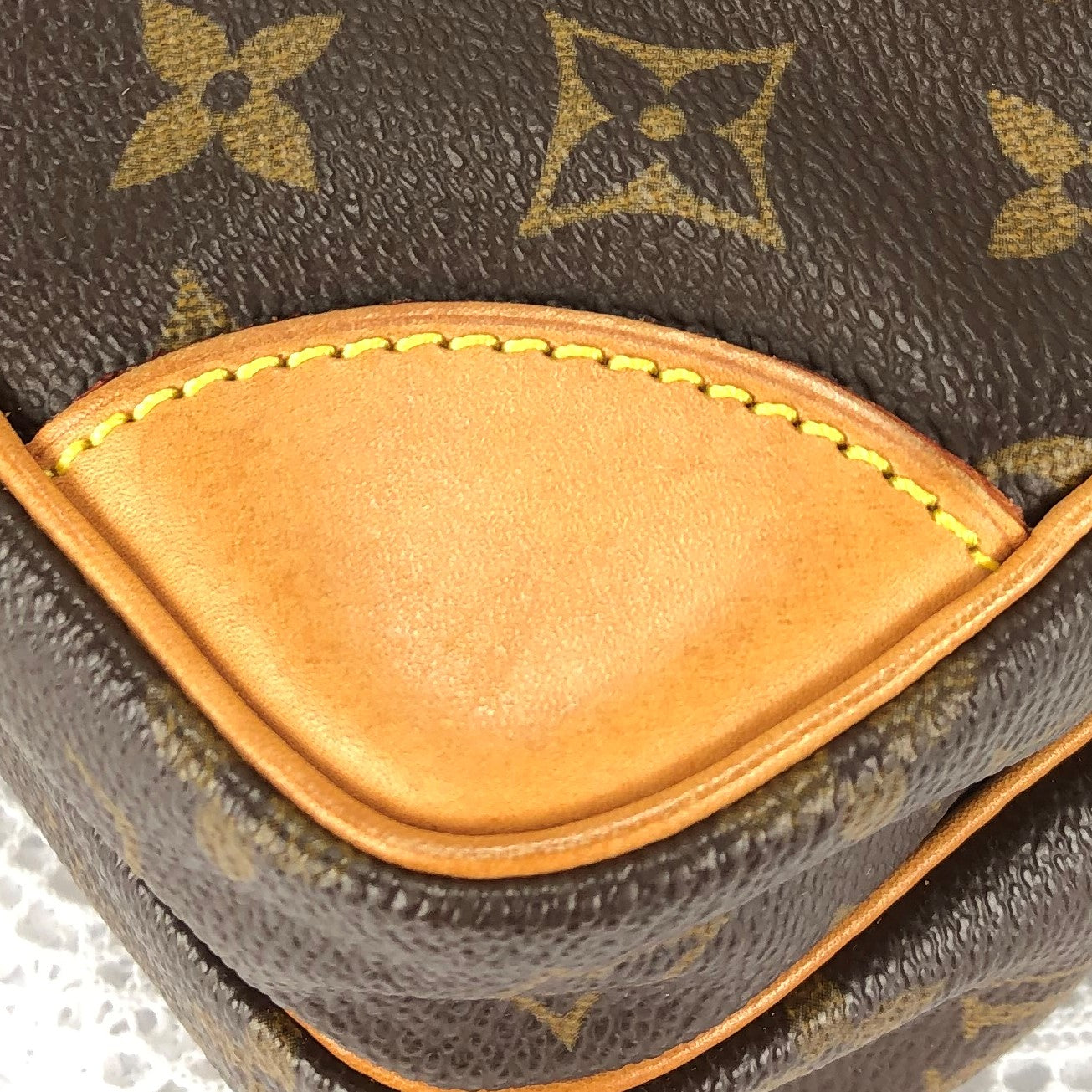 100 % Authentic Louis Vuitton  Shoulder Bag Cross Body Amazone M45236 511-77(used)