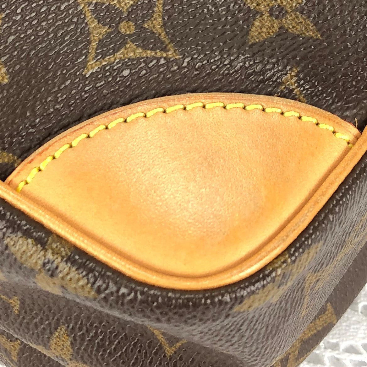 100 % Authentic Louis Vuitton  Shoulder Bag Cross Body Amazone M45236 511-77(used)