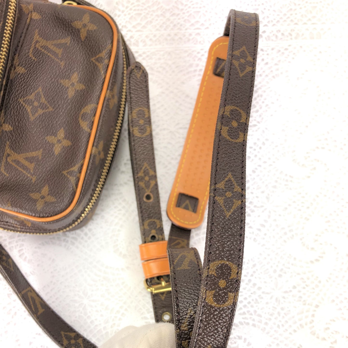 100 % Authentic Louis Vuitton  Shoulder Bag Cross Body Amazone M45236 511-77(used)