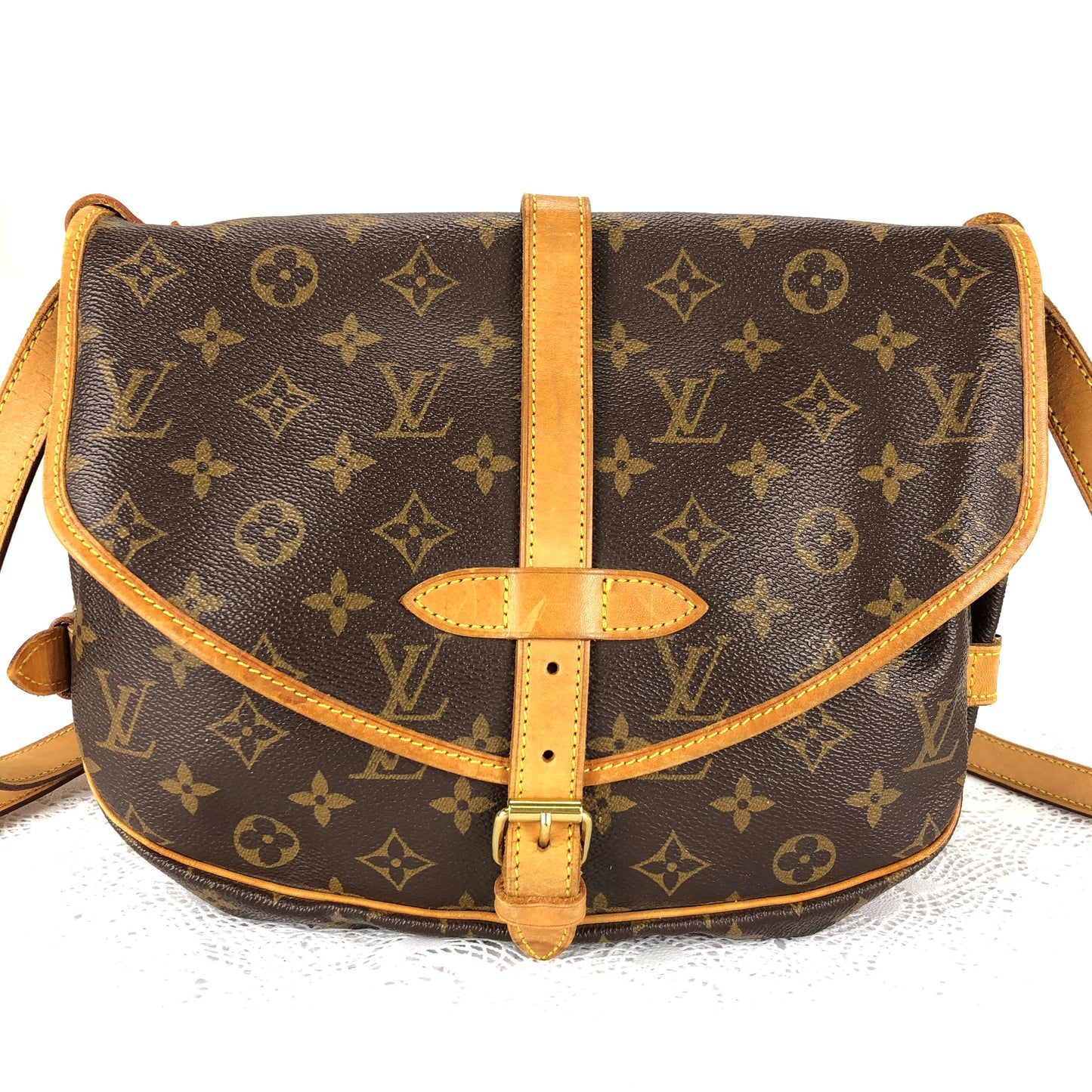 100 % Authentic Louis Vuitton Saumur 30 Crossbody Shoulder Bag M42256 (used)512-77