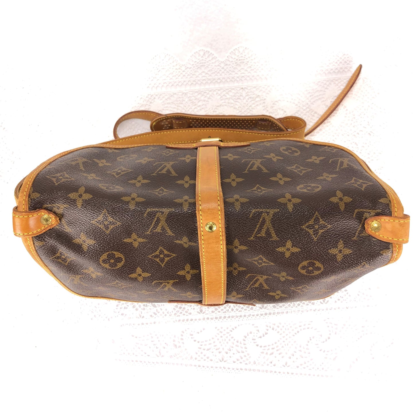 100 % Authentic Louis Vuitton Saumur 30 Crossbody Shoulder Bag M42256 –  Dream-Lab-Japan