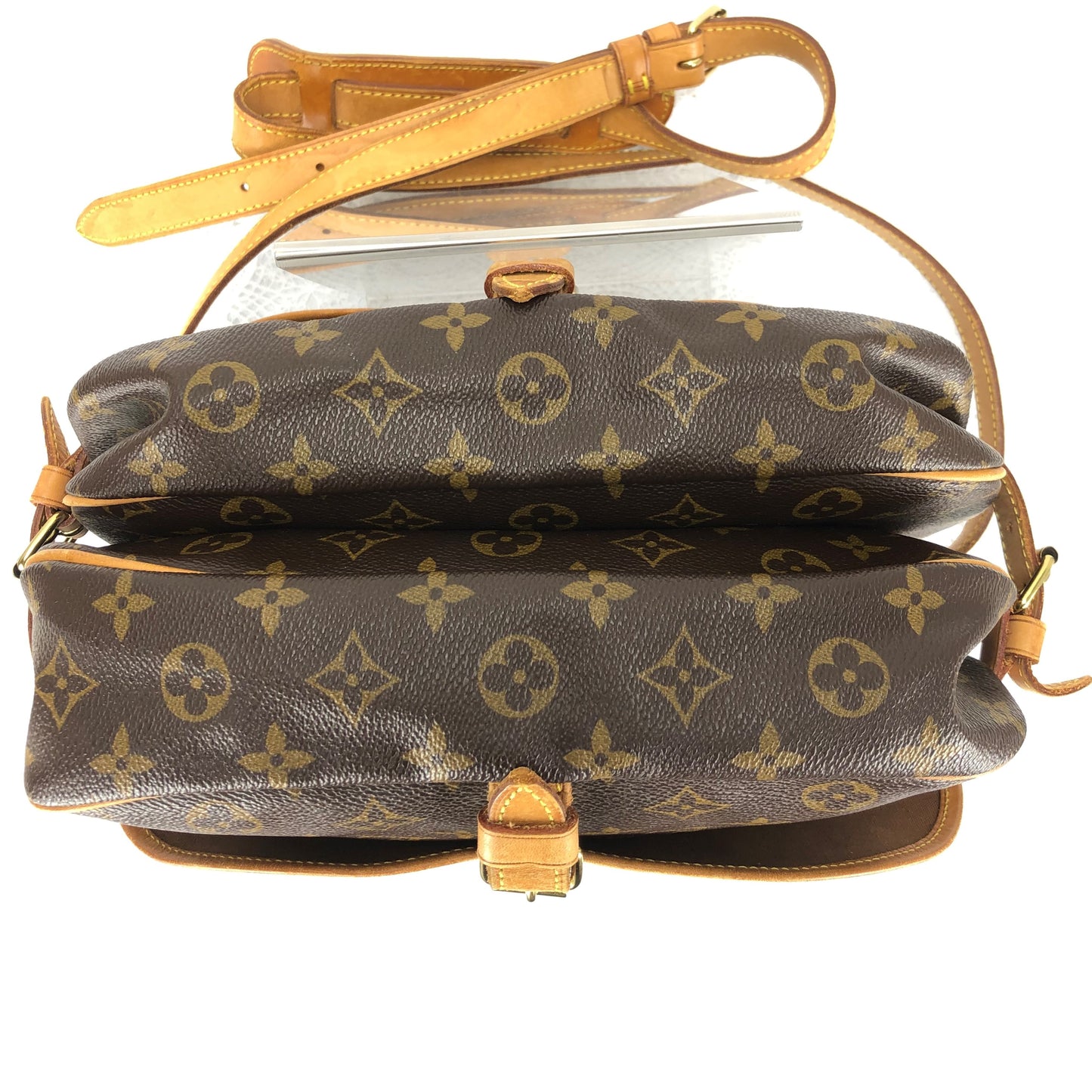 100 % Authentic Louis Vuitton Saumur 30 Crossbody Shoulder Bag M42256 (used)512-77