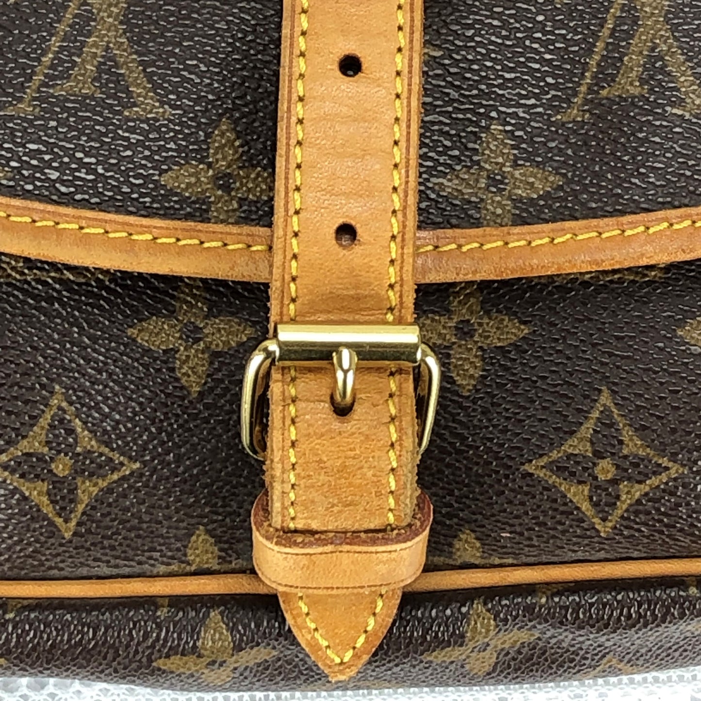 100 % Authentic Louis Vuitton Saumur 30 Crossbody Shoulder Bag M42256 (used)512-77