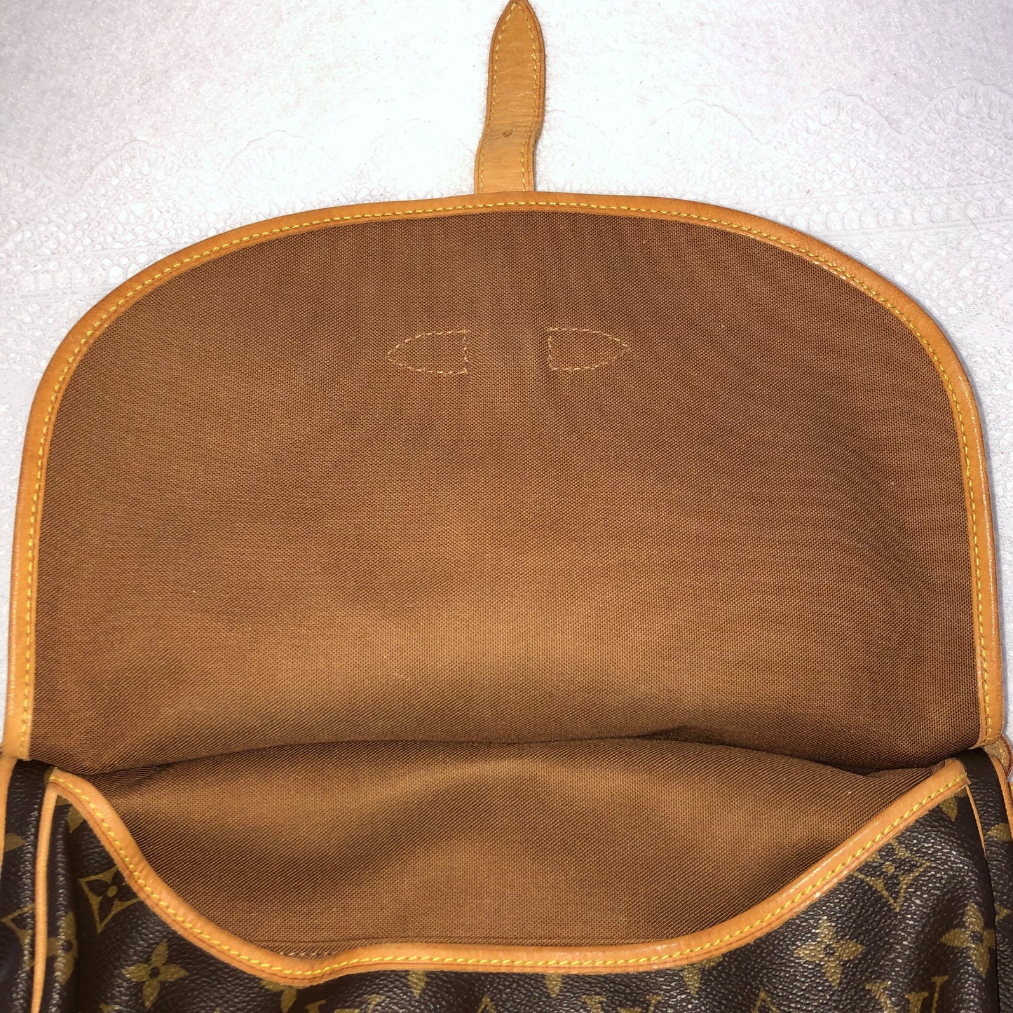 100 % Authentic Louis Vuitton Saumur 30 Crossbody Shoulder Bag M42256 (used)512-77